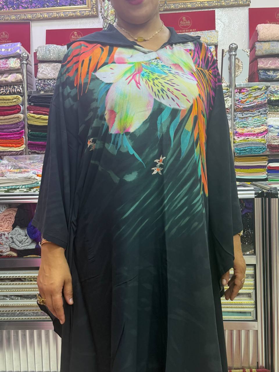 Kimono Traditionnel Brodé avec Robe